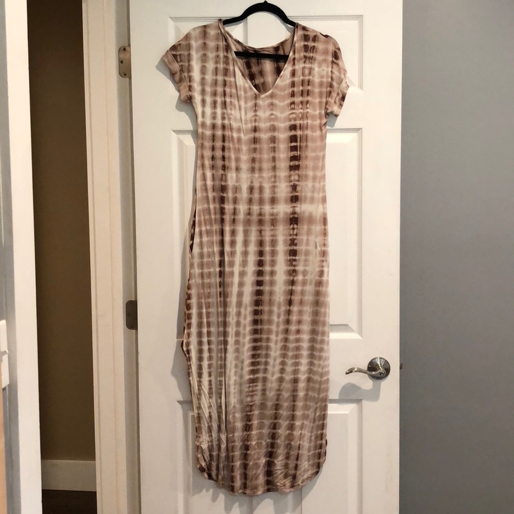 Tie dye maxi dress with pockets!
